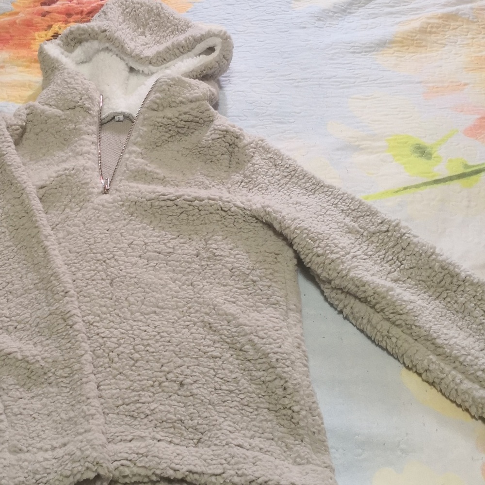 NWOT: Sherpa Fleece pullover w/ half zipper